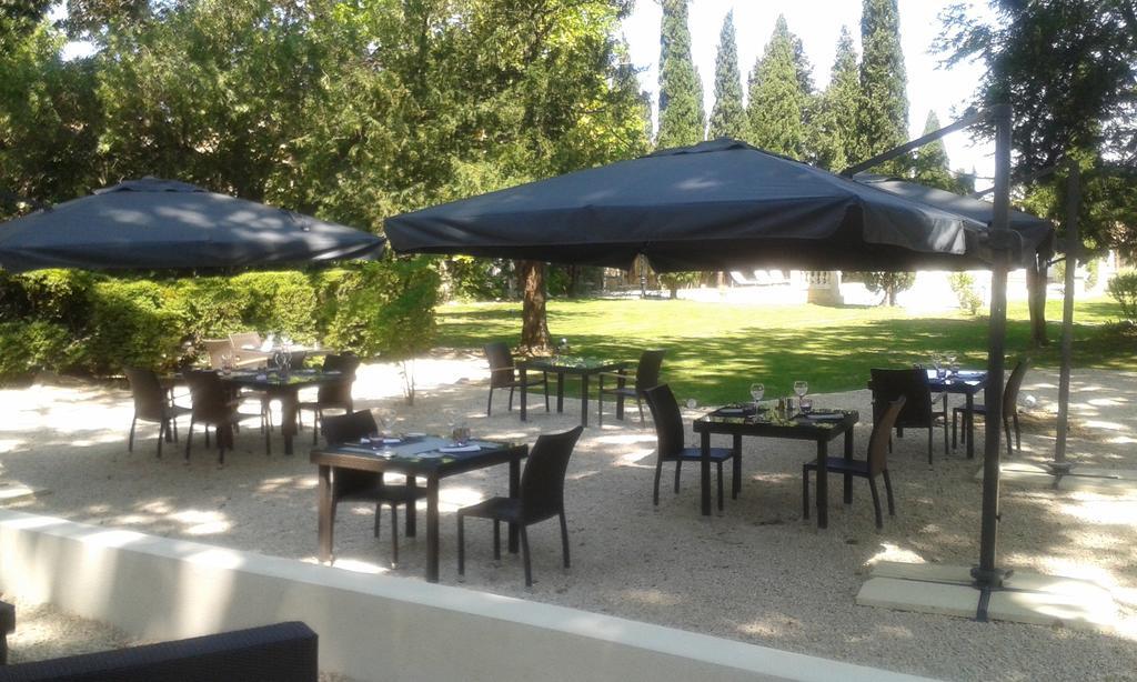 Hostellerie Les Frenes Avignon Exteriör bild
