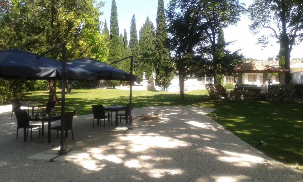Hostellerie Les Frenes Avignon Exteriör bild