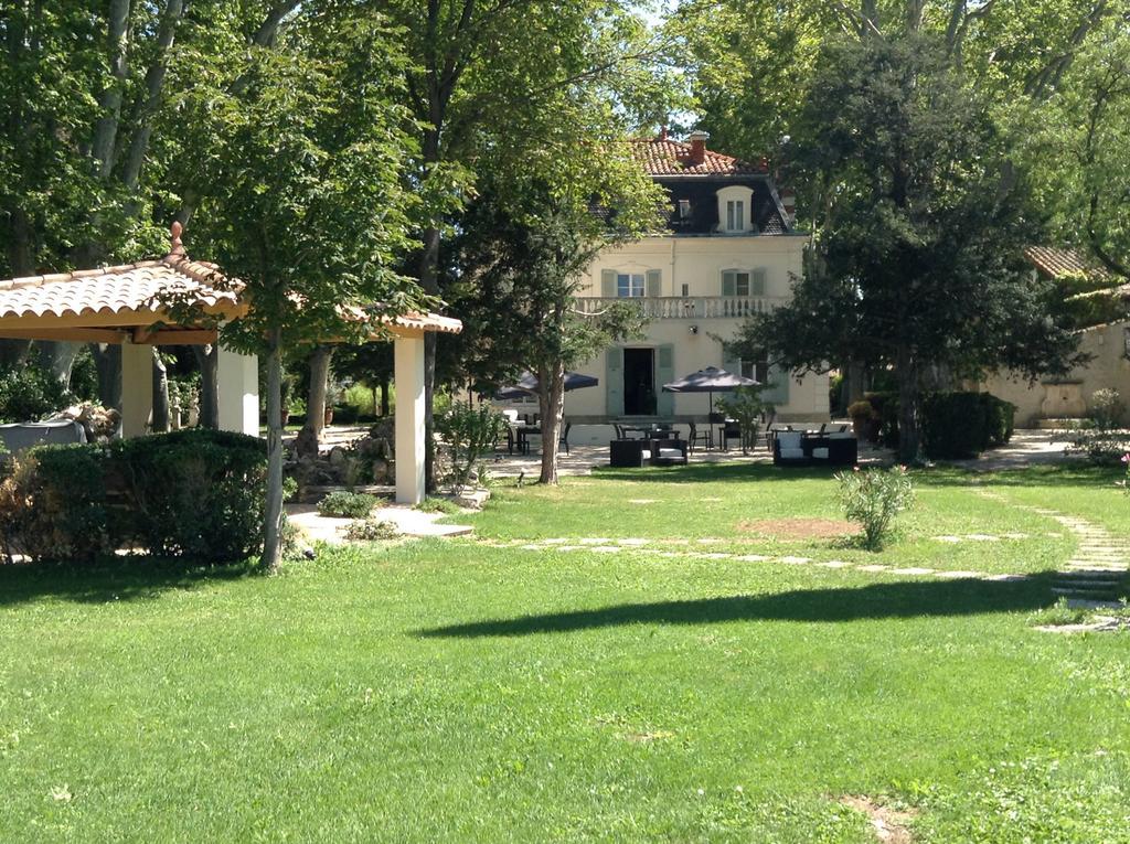 Hostellerie Les Frenes Avignon Exteriör bild