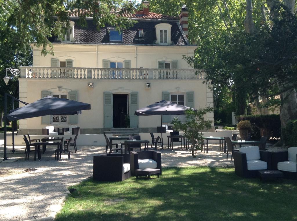 Hostellerie Les Frenes Avignon Exteriör bild