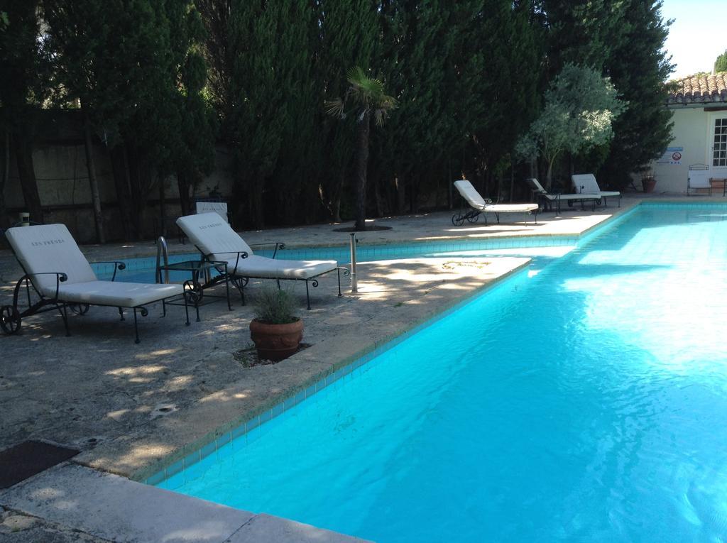Hostellerie Les Frenes Avignon Exteriör bild
