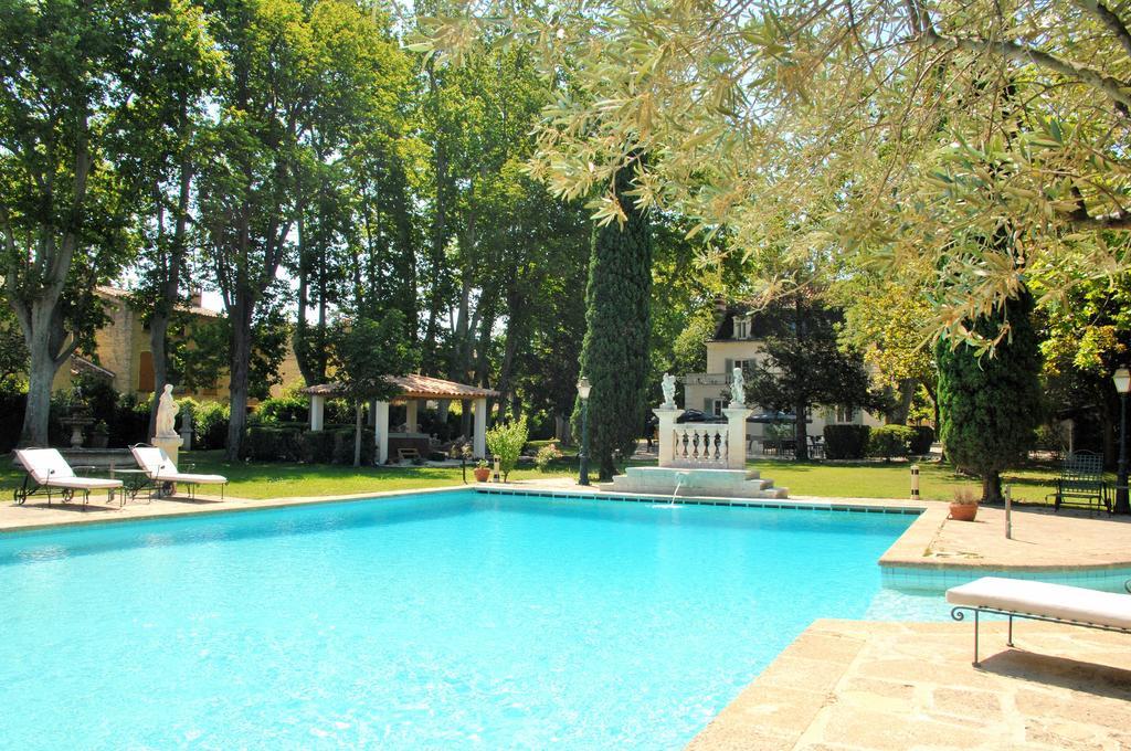 Hostellerie Les Frenes Avignon Exteriör bild
