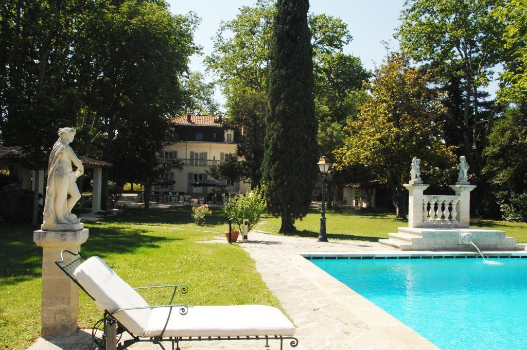 Hostellerie Les Frenes Avignon Exteriör bild