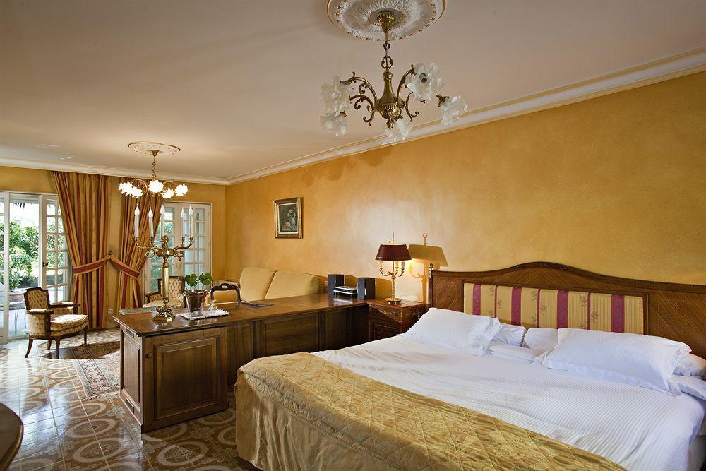 Hostellerie Les Frenes Avignon Rum bild