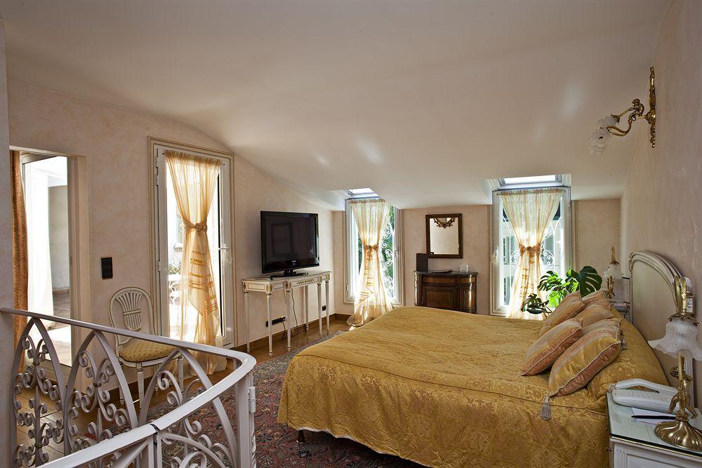 Hostellerie Les Frenes Avignon Rum bild