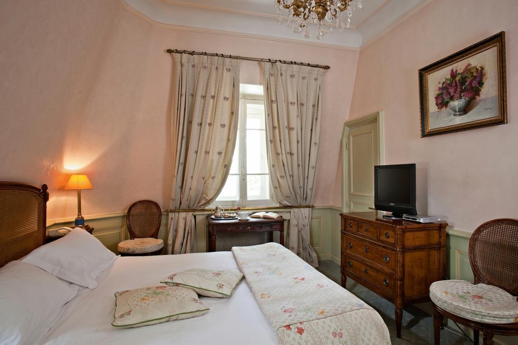 Hostellerie Les Frenes Avignon Rum bild